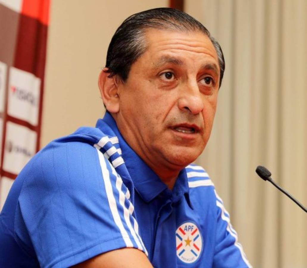 Lluvia de hojas de vida y llamadas de agentes en Fenafuth ofreciendo entrenadores para la Selección de Honduras