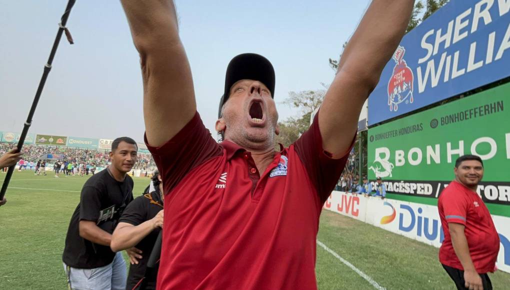 ¡Fiesta blanca en SPS! Así celebró Pedro Troglio el triunfo 38 del Olimpia