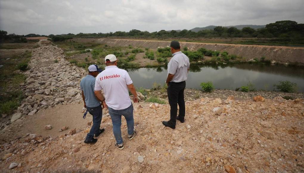 “Esas bordas no van a durar nada”: el temor en Costa de Los Amates ante bordos contra inundaciones