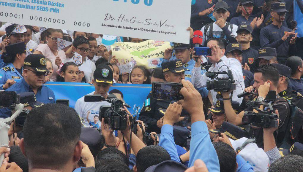 Shin Fujiyama recibe apoyo masivo de capitalinos