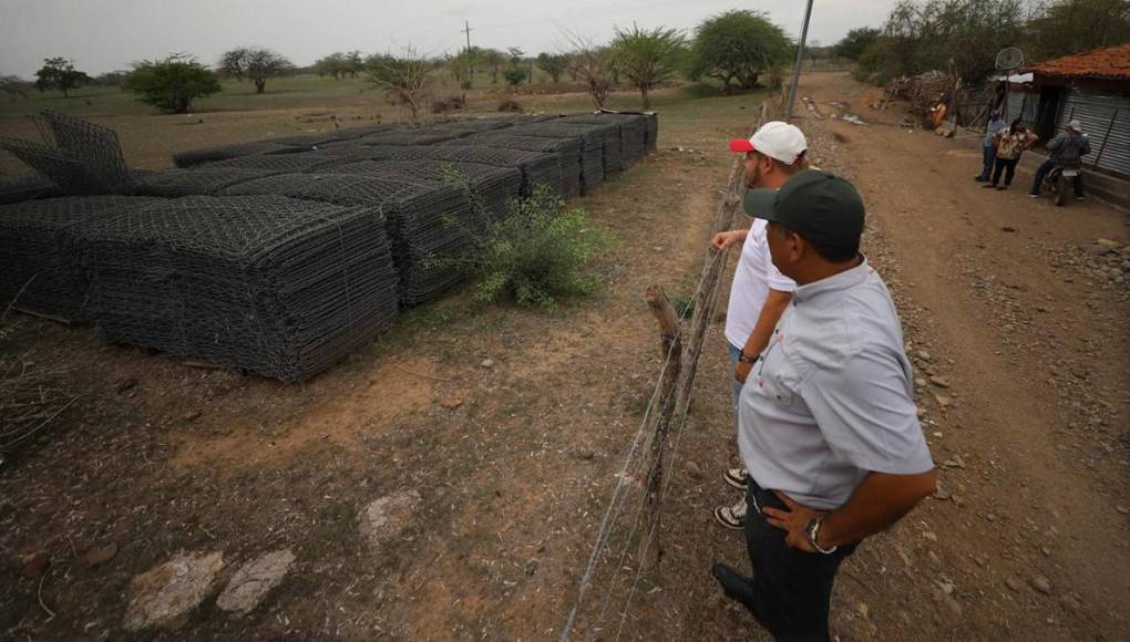 “Esas bordas no van a durar nada”: el temor en Costa de Los Amates ante bordos contra inundaciones