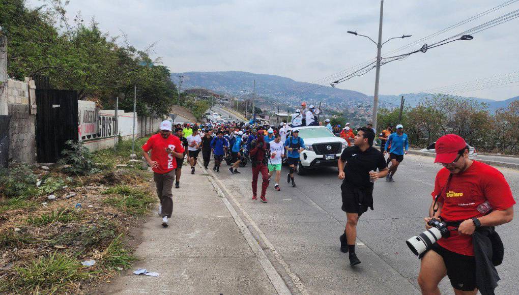 Shin Fujiyama recibe apoyo masivo de capitalinos