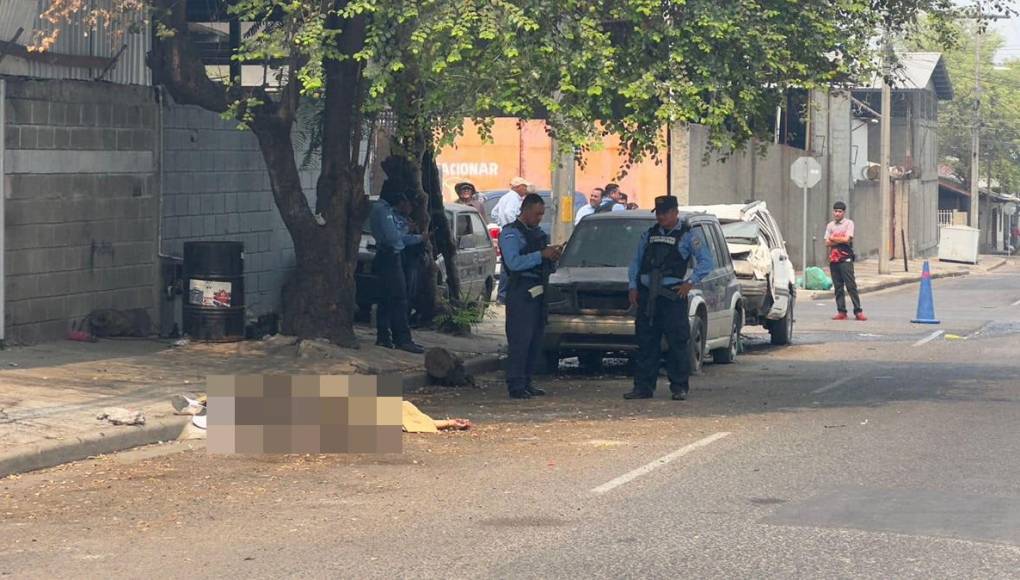 Hombre asesinado en barrio Medina iba esposado y se lanzó del vehículo