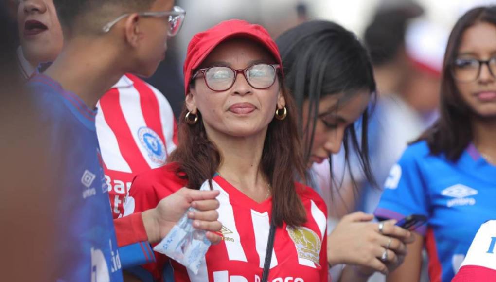 ¡Solo bellezas! Estadio Nacional se llena de lindas chicas para final de Olimpia ante Marathón