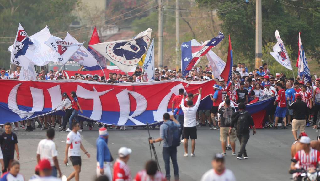 La Ultra Fiel puso el color y empujará a Olimpia a la remontada contra Real España