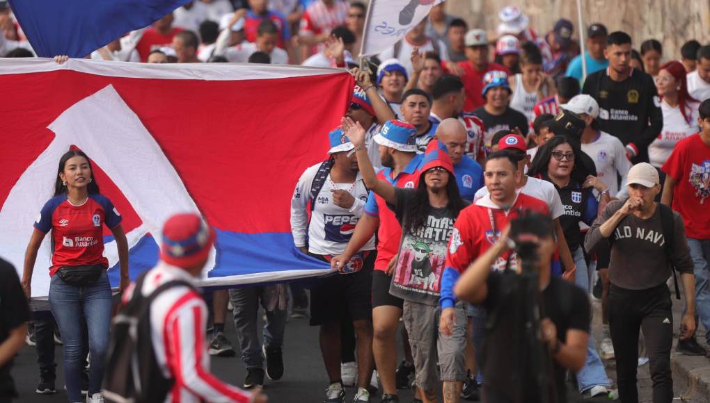 La Ultra Fiel puso el color y empujará a Olimpia a la remontada contra Real España