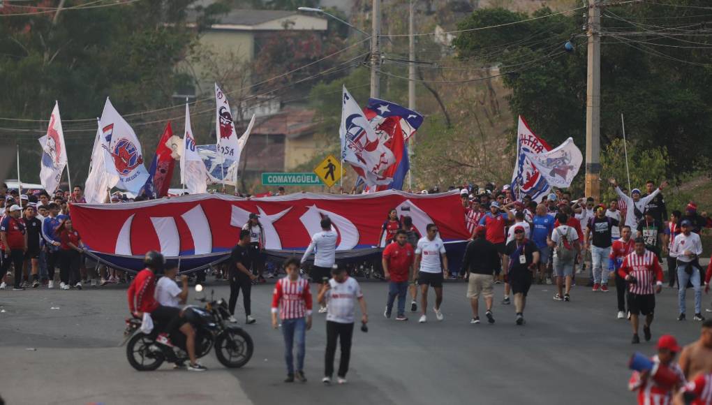 La Ultra Fiel puso el color y empujará a Olimpia a la remontada contra Real España