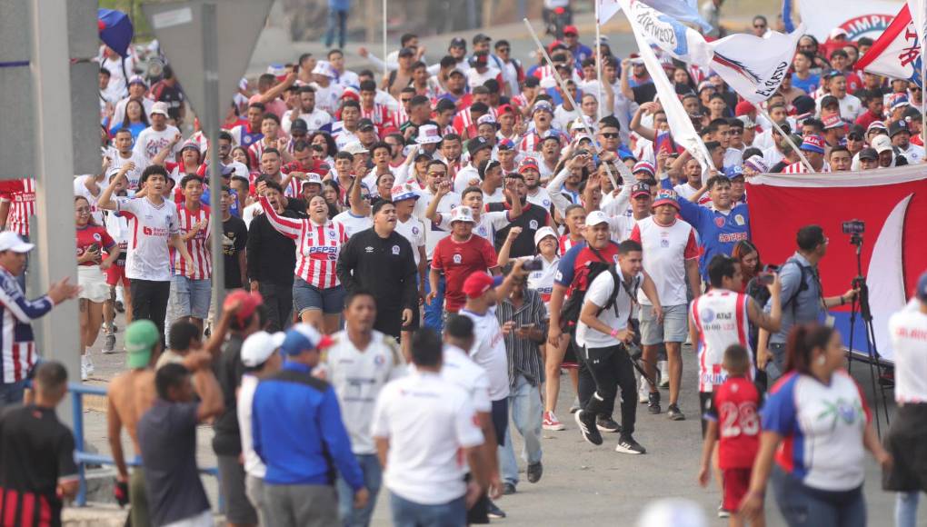 La Ultra Fiel puso el color y empujará a Olimpia a la remontada contra Real España