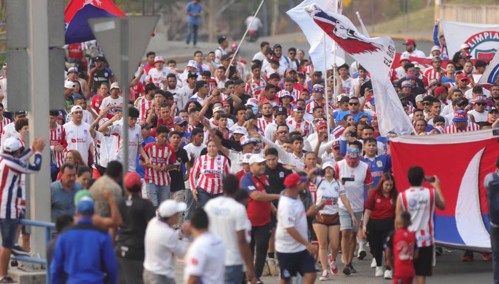 La Ultra Fiel puso el color y empujará a Olimpia a la remontada contra Real España