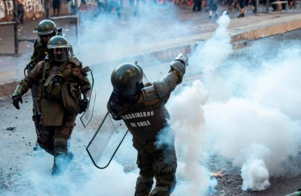 Las imágenes de las tensas y violentas protestas en Chile contra Piñera