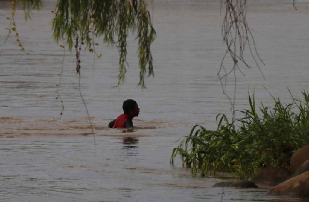 FOTOS: Así es la dura travesía de los migrantes en la frontera entre México y Guatemala