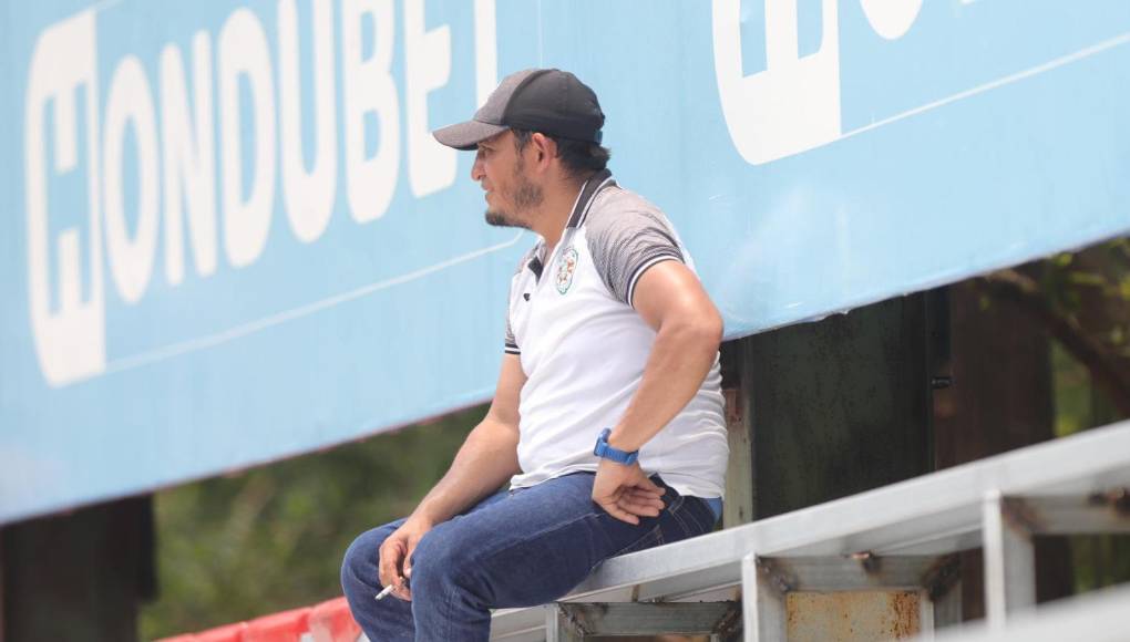 Las formas que buscó la afición para poder aguantar tremendo calor en el Yankel en gran final