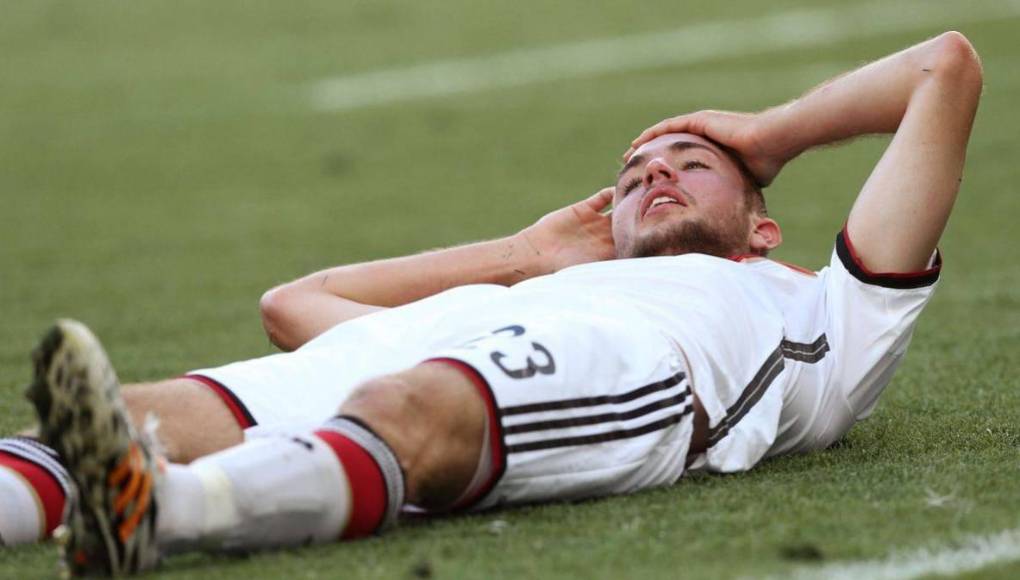 La tarjeta rosa llega al fútbol: ¿Para qué sirve y cuándo se estrenará?