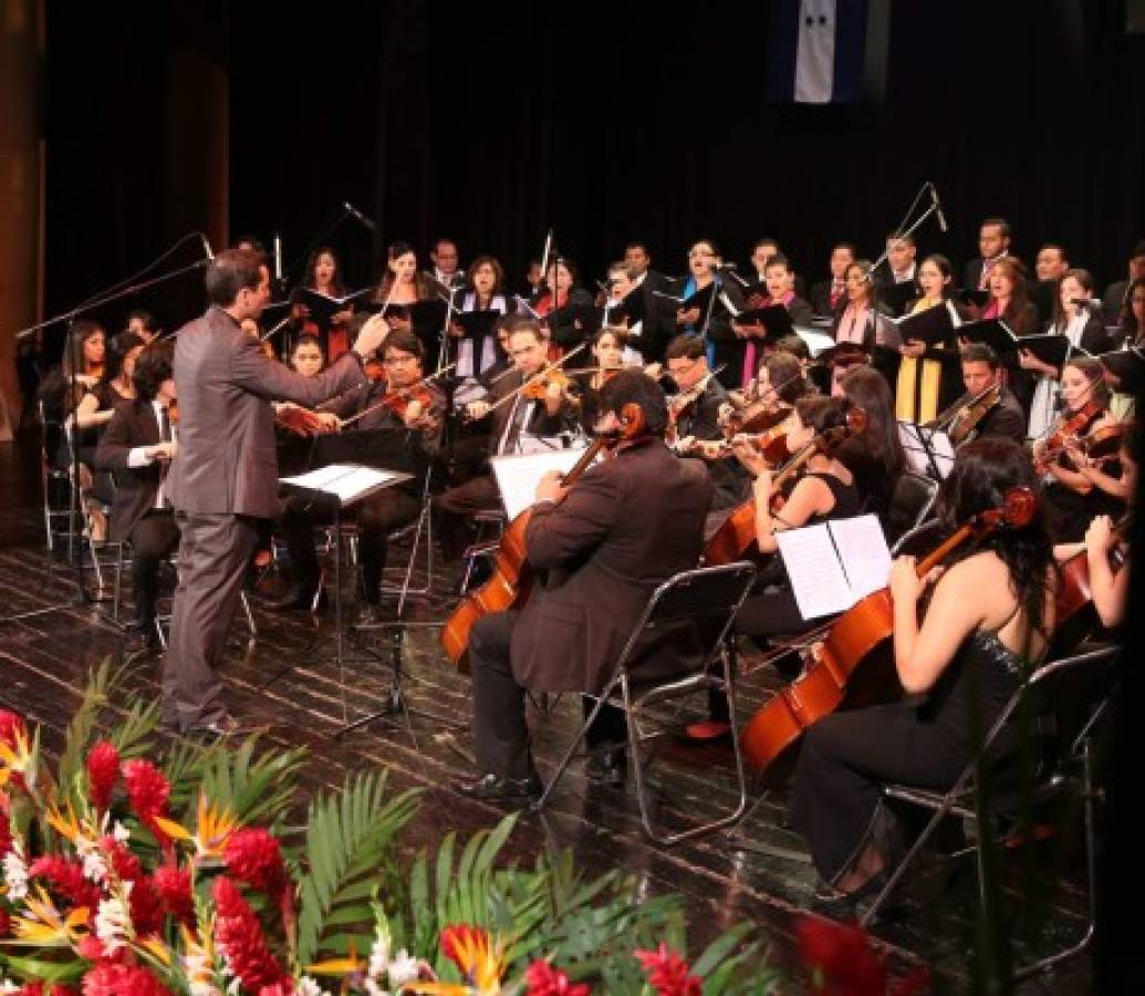 Por iniciar la gira del Coro y Orquesta de la UNAH