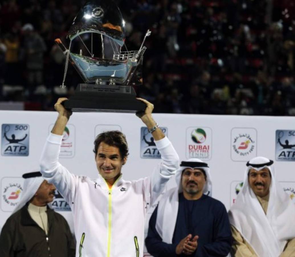Federer derrota a Djokovic en la final de Dubái