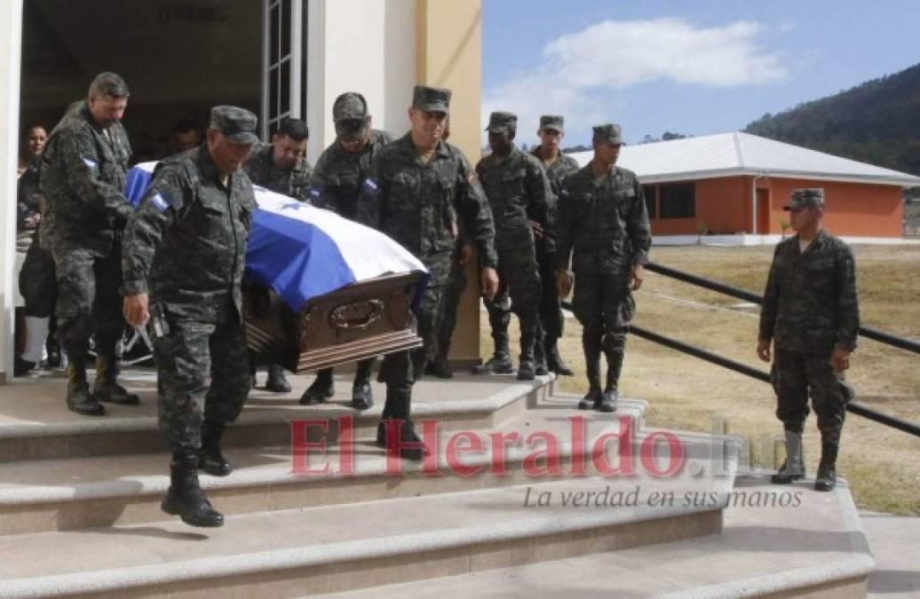 FOTOS: Entre lágrimas y dolor, despiden a policías caídos en fuga de 'El Porky'