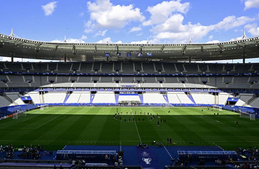 Así se vive el ambiente en Francia con la llegada de la afición de Liverpool previo a final de Champions