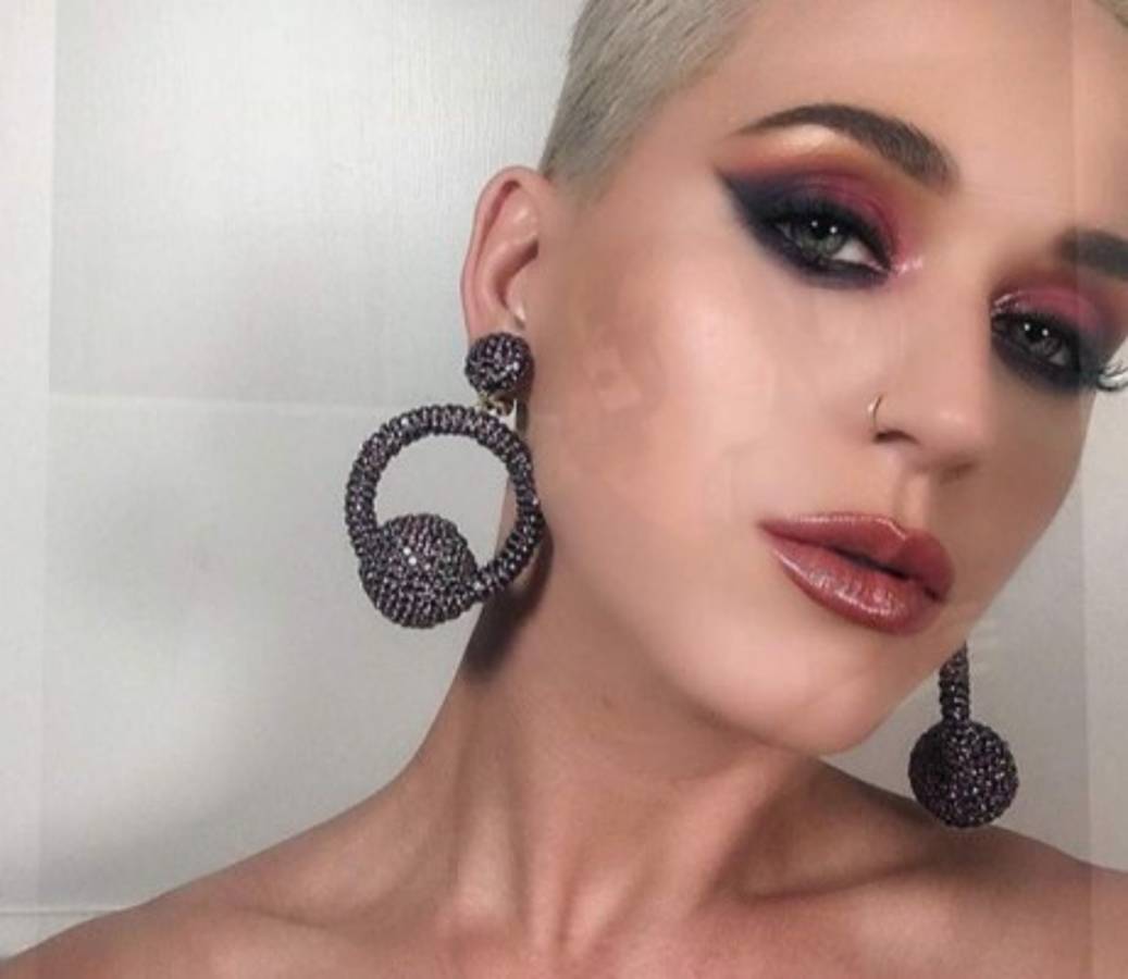 Irreconocible: Katy Perry impacta al publicar foto cuando tenía 13 años