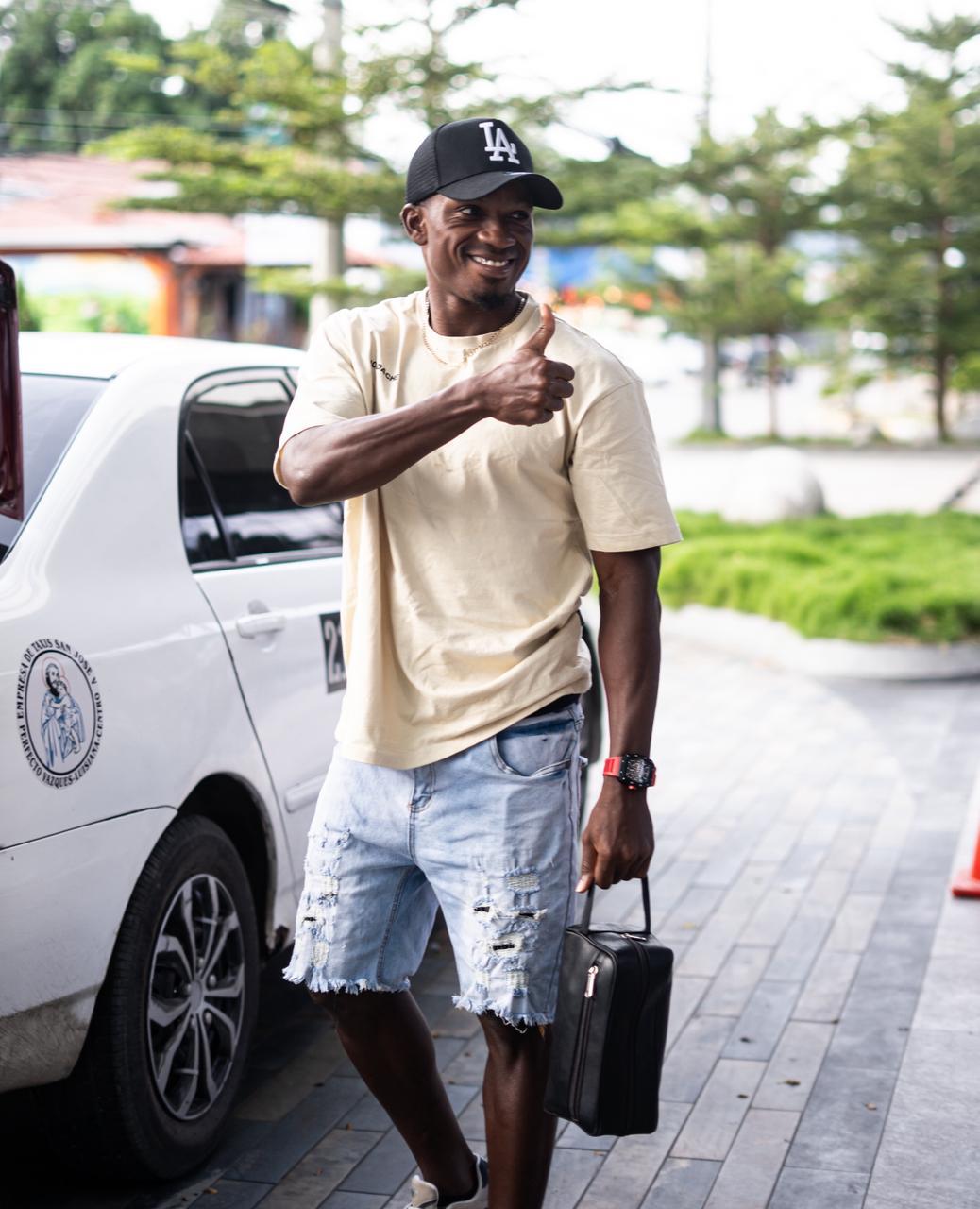 Honduras se concentra: jugador llega en taxi y dos legionarios ya se unieron