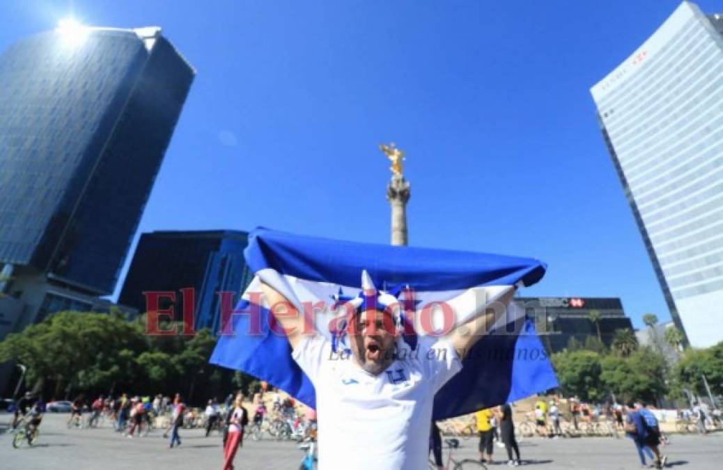 ¡Ambientazo! Afición catracha y mexicana ya palpita cerca del Azteca