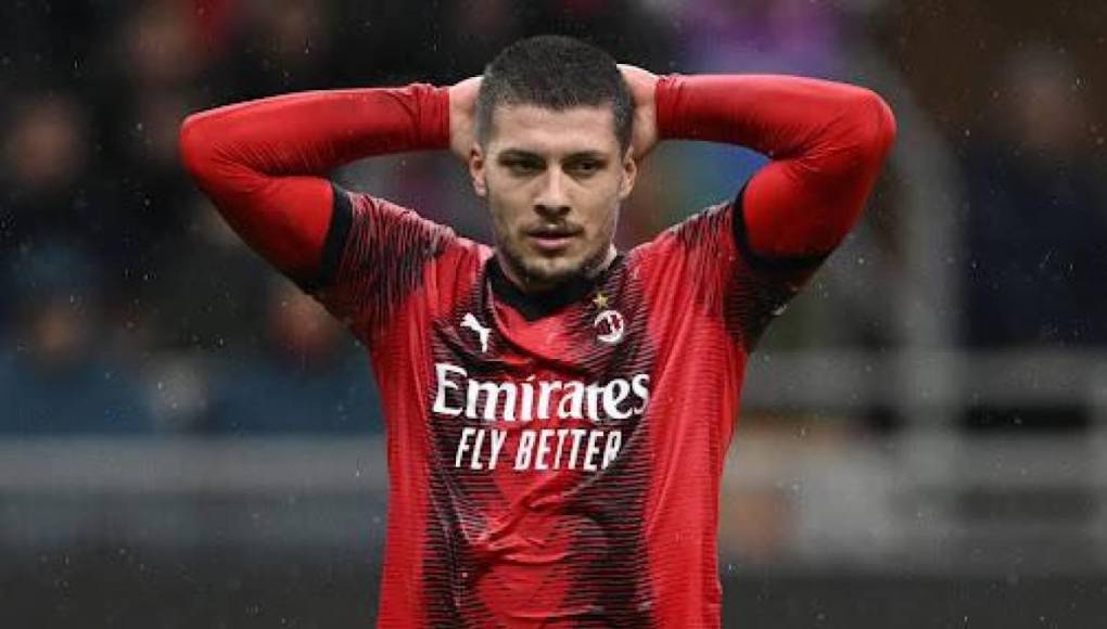 La larga lista de figuras del fútbol que no fueron renovados por su equipo