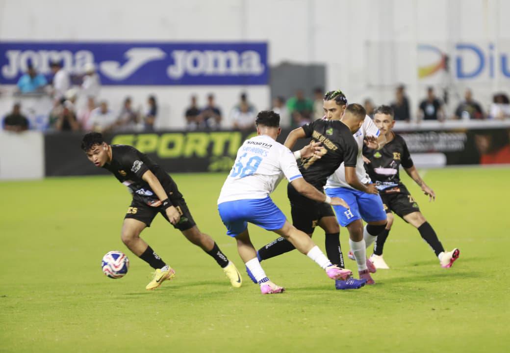 La verdad sobre por qué tiktokers de El Salvador amenazaron con abandonar el partido