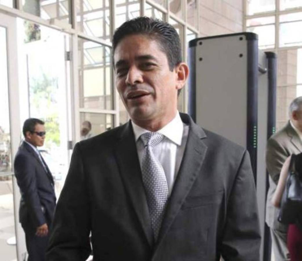 No existe en la ley candidatos por consenso