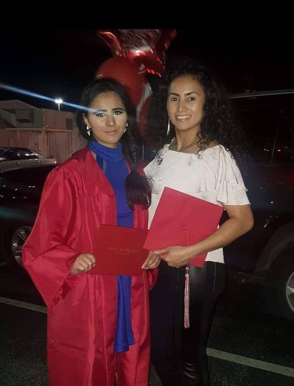 Fátima junto a su hija Perla, quien llegó siendo muy pequeña a Estados Unidos.