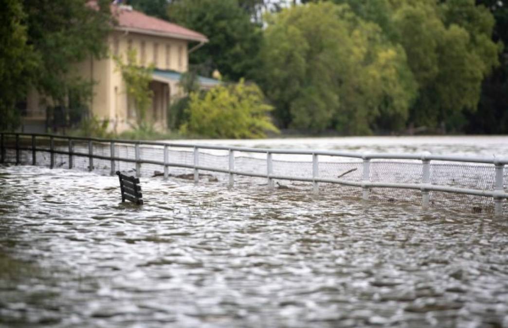 Personas heridas, evacuaciones e inundaciones deja el paso del huracán Florence en Carolina del Norte