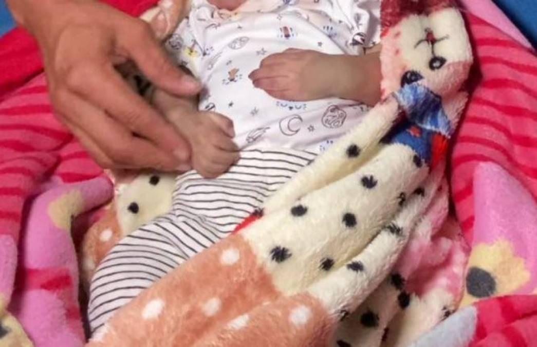 Un mes atrás ya lo habían dado por muerto en el hospital: el extraño caso del bebé que fue desenterrado en Santa Bárbara