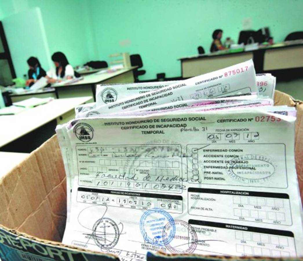 Las autoridades del IHSS han detectado múltiples irregularidades, como la falsificación de las incapacidades médicas solicitadas, foto: EL HERALDO.