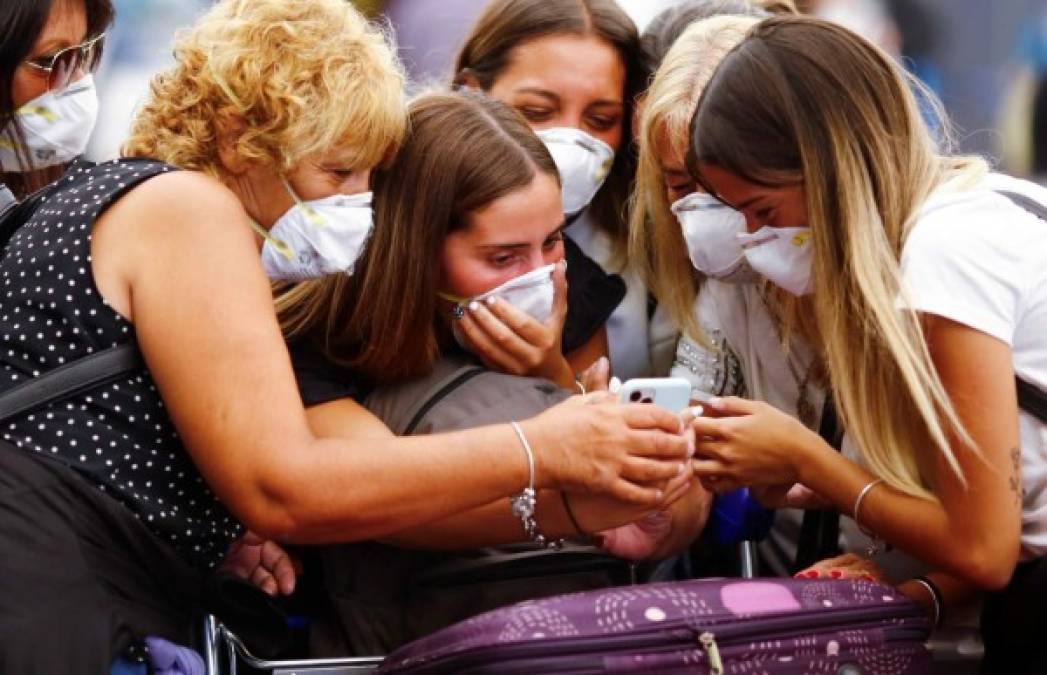 Suspensión de vuelos y aeropuertos llenos de viajeros ante alarma por coronavirus (FOTOS)