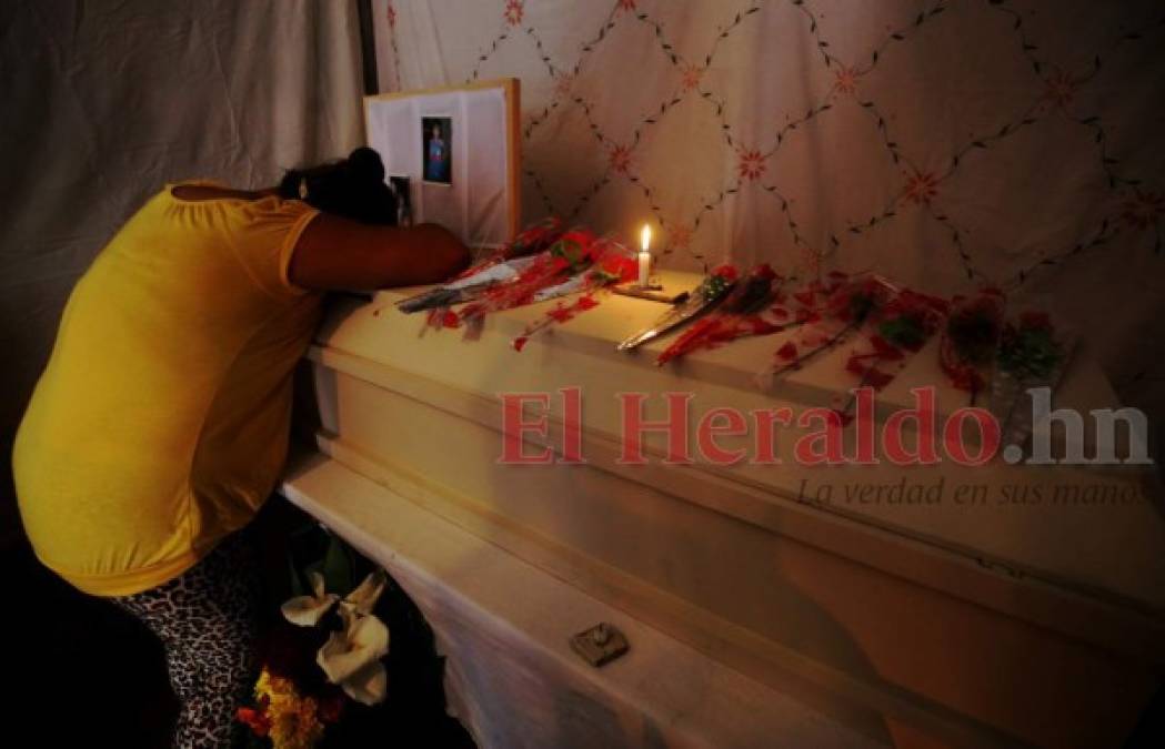 FOTOS: Doloroso último adiós a niña que murió tras recibir disparo en un taxi en la colonia Campo Cielo