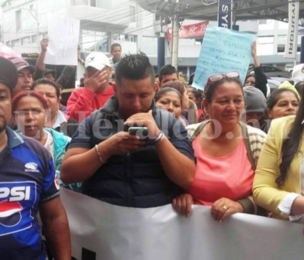 Simpatizantes del Partido Nacional protestan para que TSE inscriba candidatura de Juan Orlando