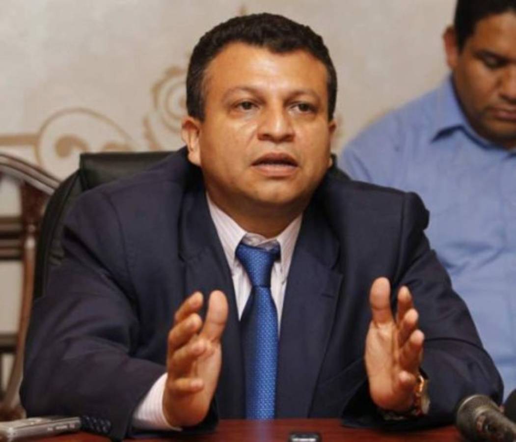 Por lazos de 'amistad', juez renuncia a llevar el caso de Teodoro Bonilla