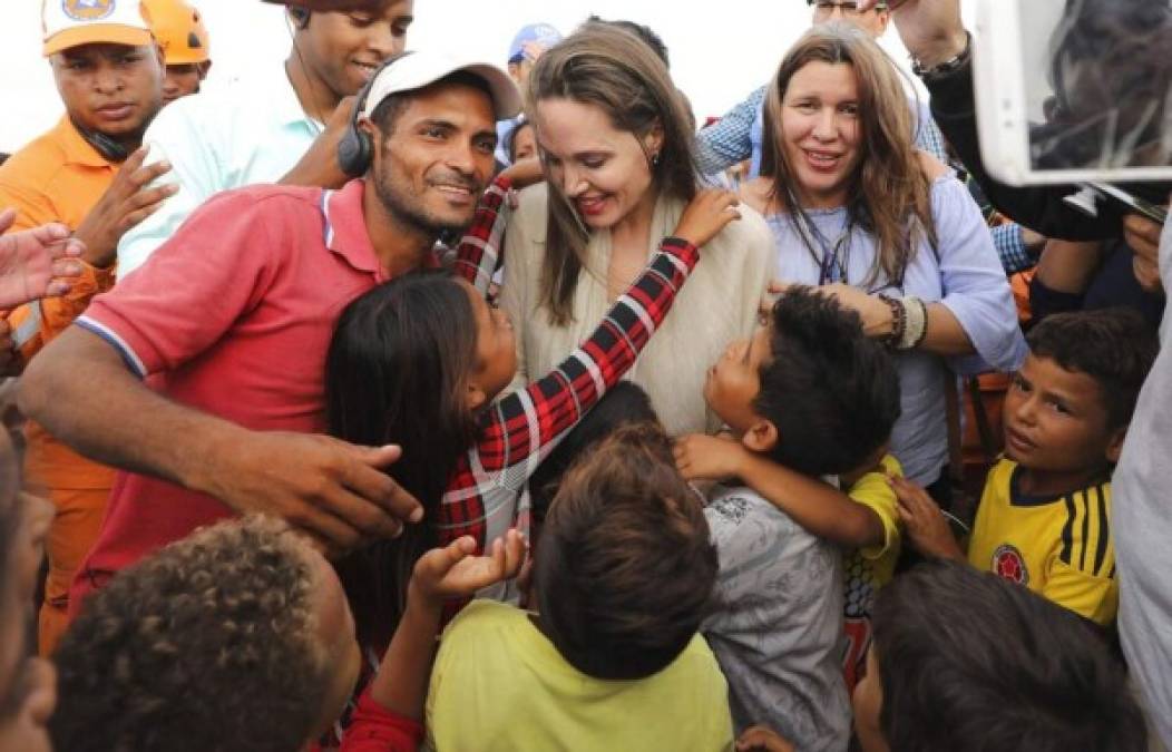 FOTOS: El look de Angelina Jolie durante su visita a migrantes venezolanos en Colombia