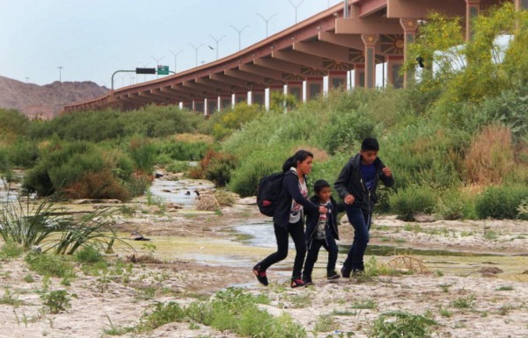 FOTOS: El dolor de los migrantes varados en la frontera para solicitar asilo en Estados Unidos
