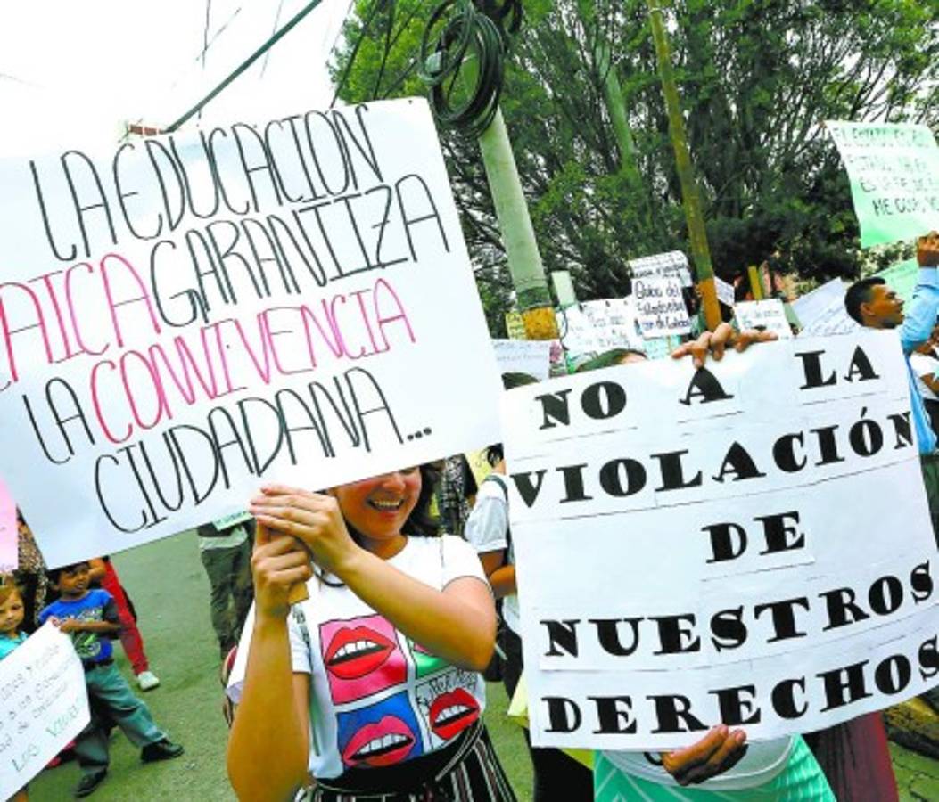 La Biblia se debe leer en la casa, dicen dirigentes magisteriales