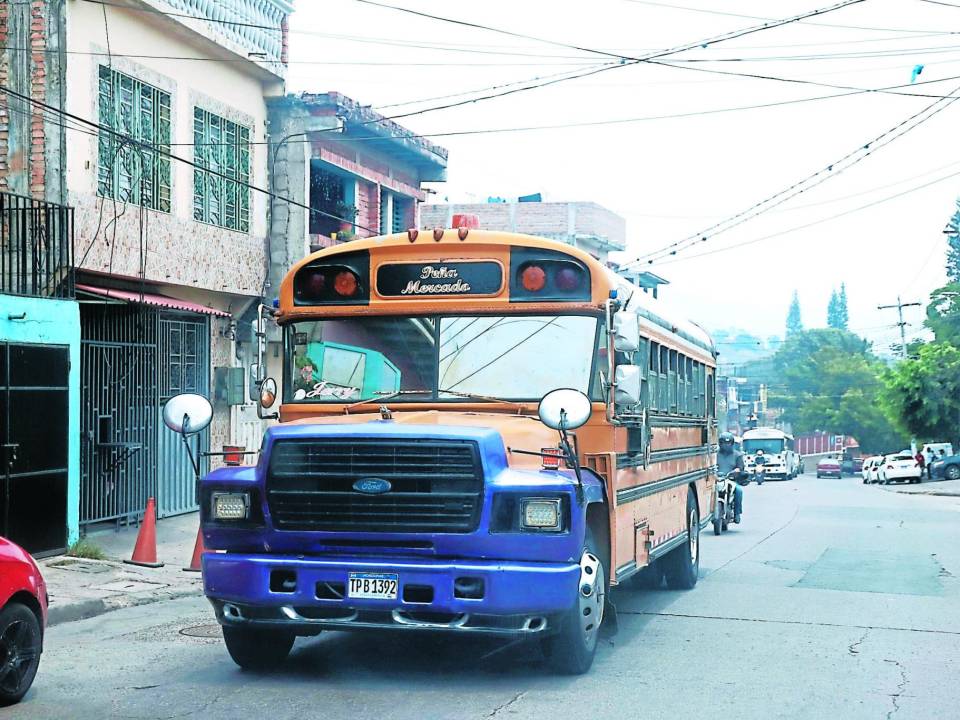 La Peña, El Lolo, El Carrizal y El Pedregal son algunas colonias de la capital donde todavía existen los clásicos buses amarillos.