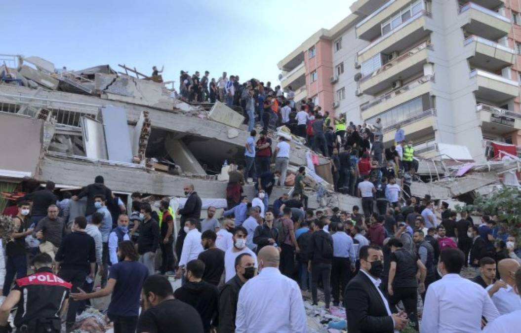 Las imágenes del caos y devastación que dejó el terremoto en Turquía