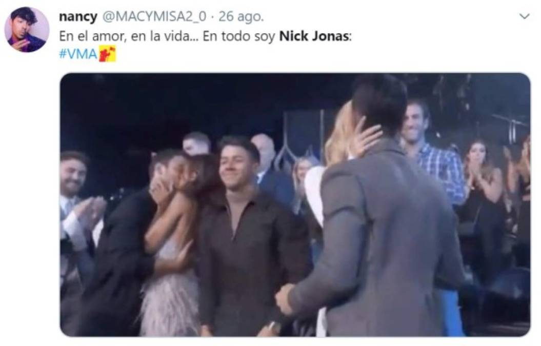 Nick Jonas objeto de memes por su soledad en los MTV Video Music Awards