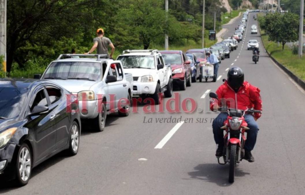 Largas filas para recibir dosis de Pfizer, Moderna y AstraZeneca en el 'Vacunatón'