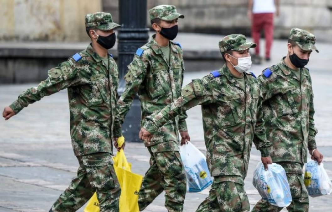 Varios países inician desconfinamiento, pero ninguno abre sus fronteras (FOTOS)