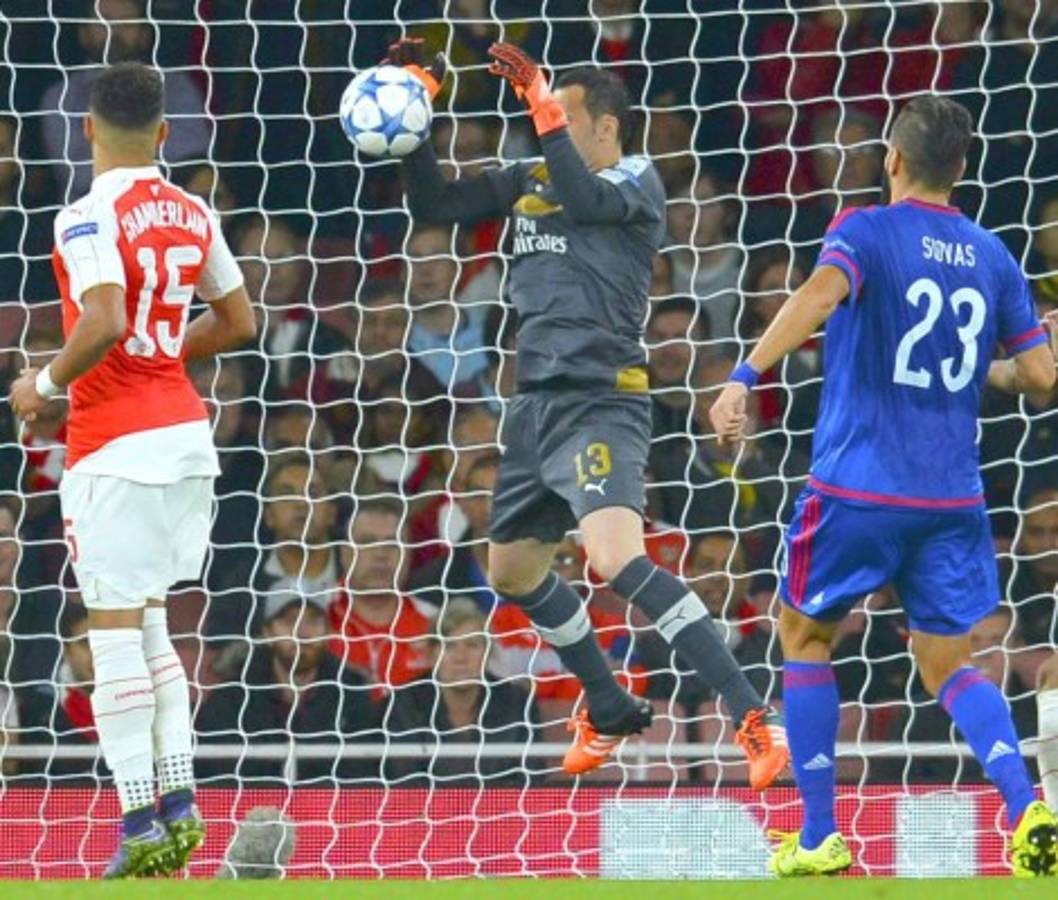 Terrible error de colombiano Ospina en la derrota de Arsenal
