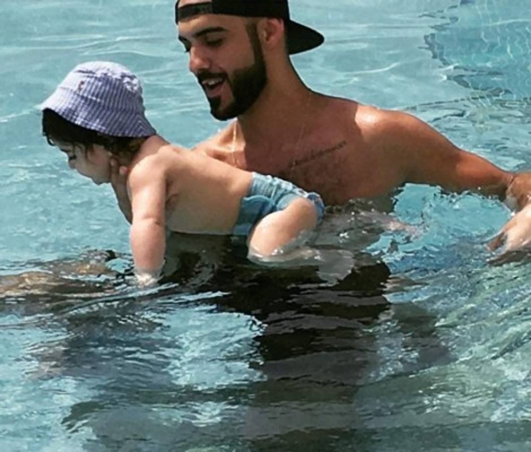 Omar Borkan publicó una foto de su bebé. Foto Instagram @omarborkan