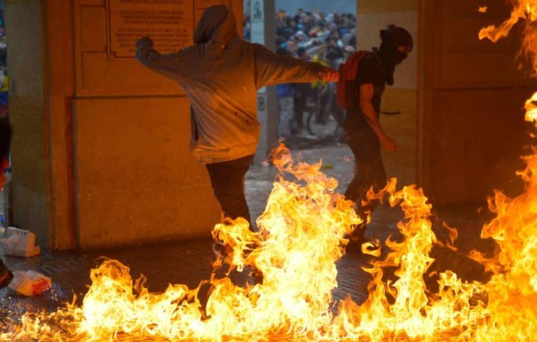 Caos, violencia y tres muertos durante protestas en Colombia contra Iván Duque