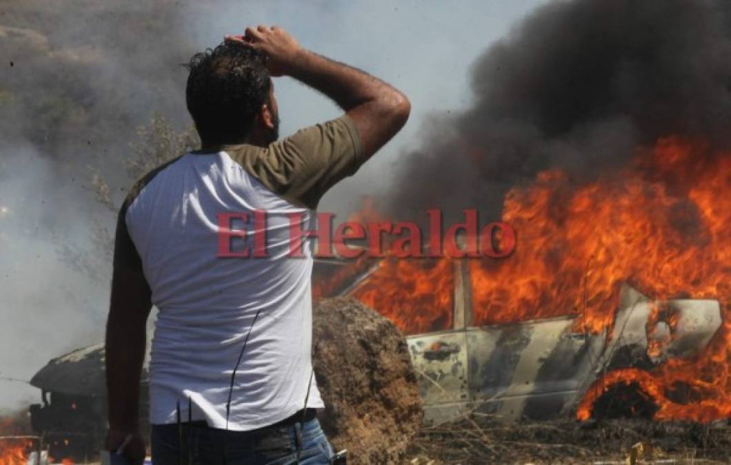 Las 15 fotos más impactantes del incendio que consumió al menos 400 vehículos en la DPI