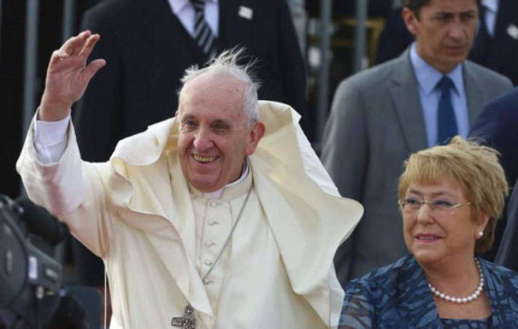 FOTOS: Así fue la llegada del papa Francisco a Chile