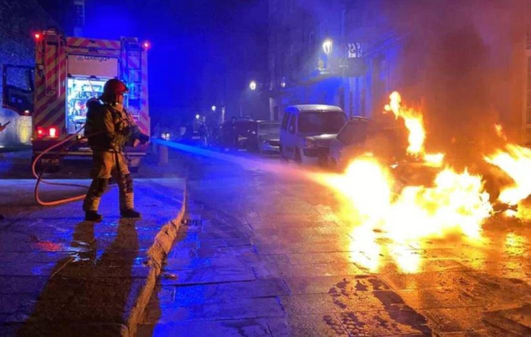 “Pudo haber una tragedia. No tiene perdón”: mujer incendia 21 carros a sus vecinos en España
