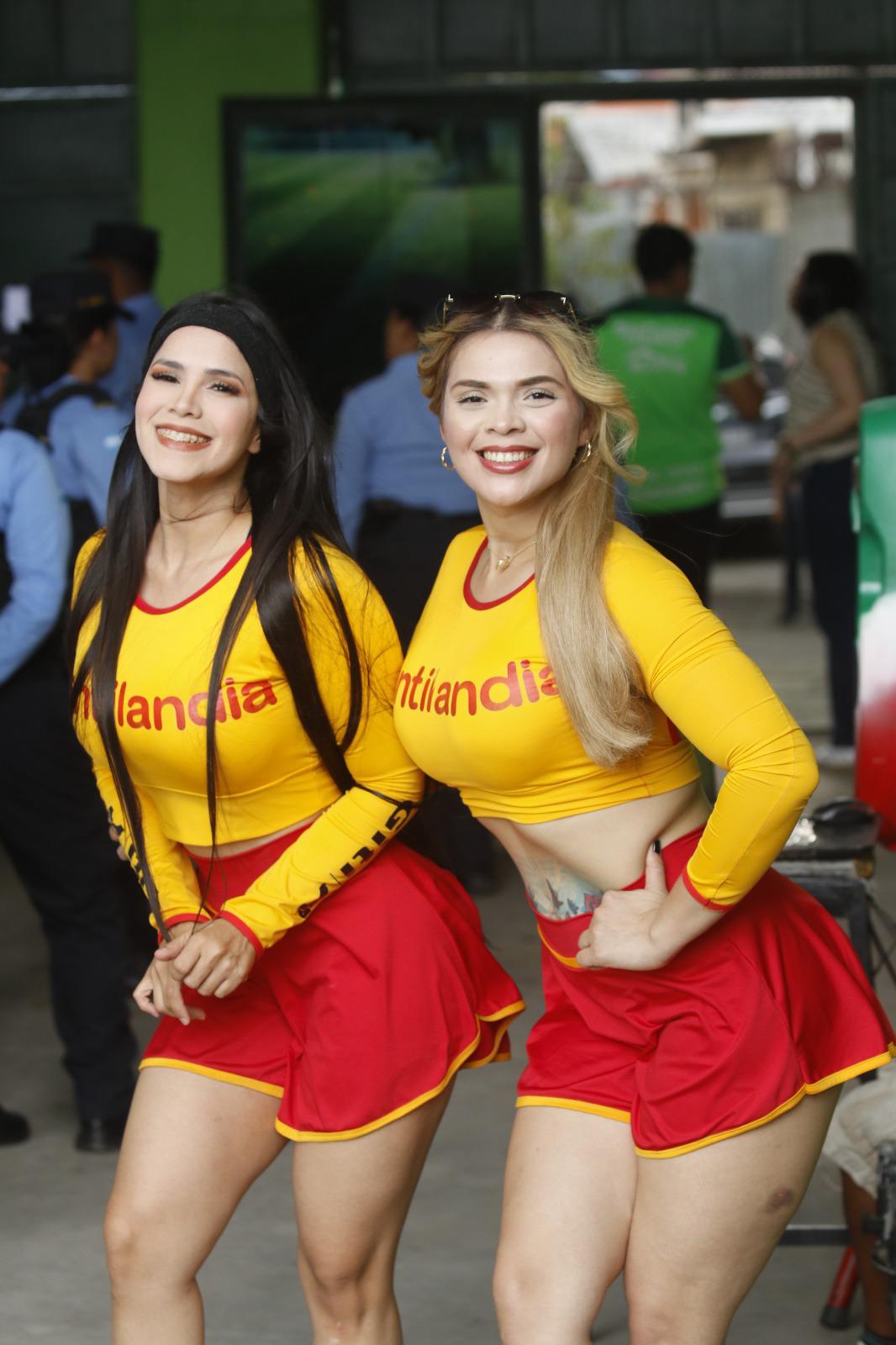 Las bellas chicas que fueron captadas en el estadio Yankel Rosenthal en juego de Marathón